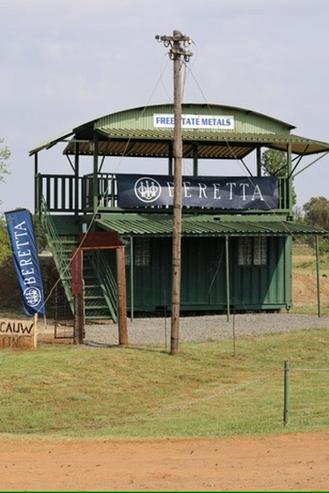 Clubhouse and viewing deck at Maccauw